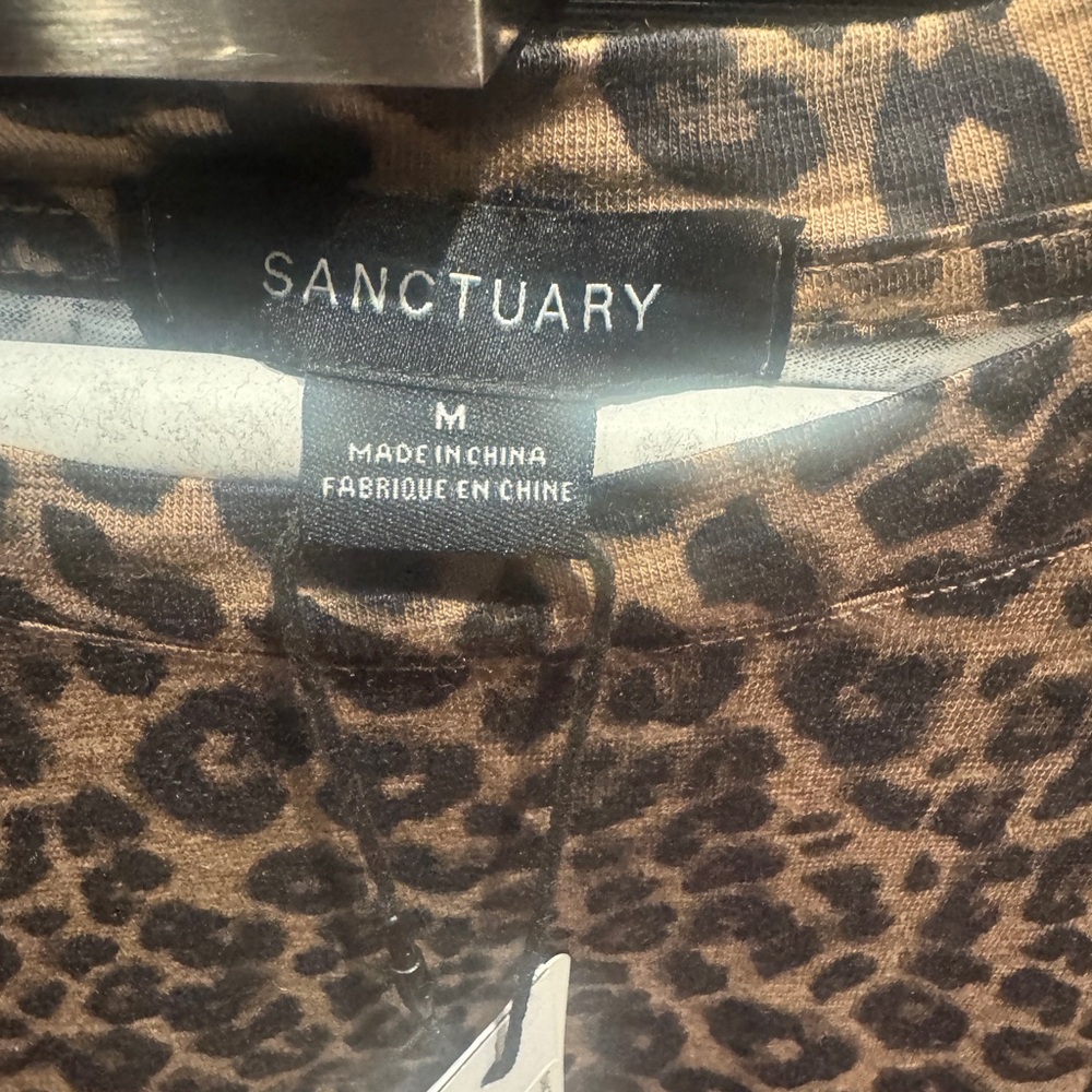 Sanctuary Leopard Print Short Sleeve Tee in Brown and Black - Picture 3 of 3